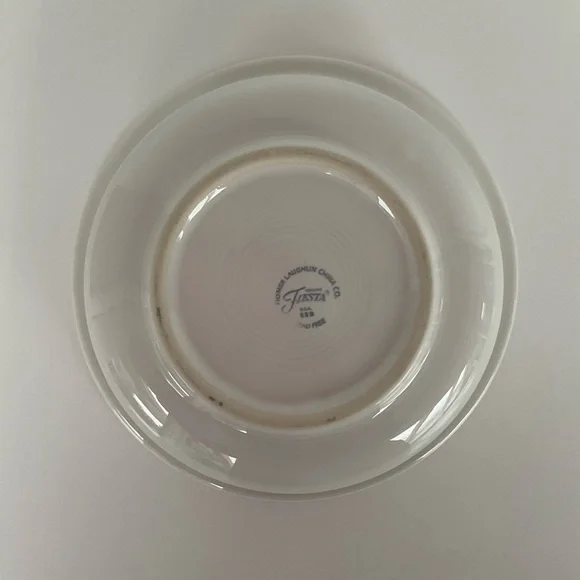 Fiesta Classic Rim 8 1/4” Contemporary White Serving Bowl Fiestaware - Picture 6 of 9